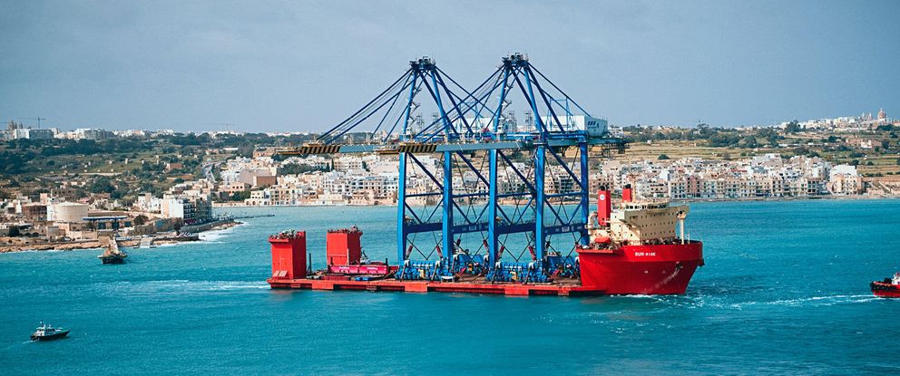 Two very heavy cranes benefit from the multimodal transport and shipping expertise of NEARME Project Logistics